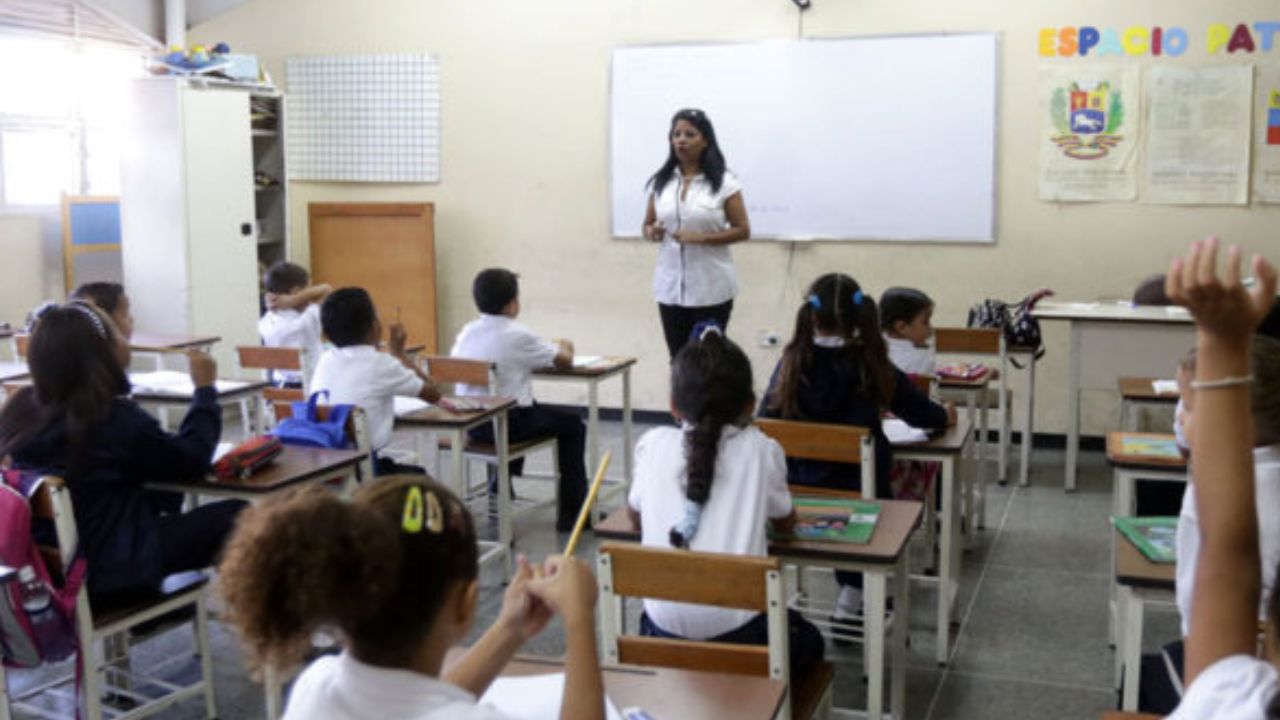 Ministro de educación llama a los maestros jubilados a reincorporarse para dar clases