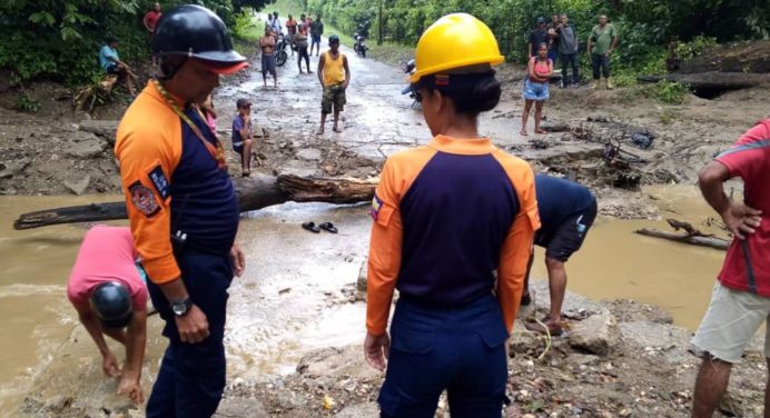 Protección Civil inspecciona zonas afectadas por las lluvias en Sucre