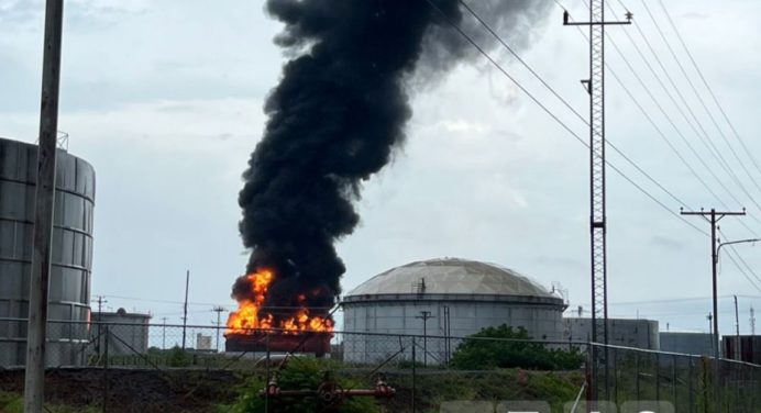 Explota tanque de almacenamiento de petróleo en Cabimas