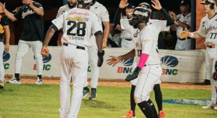 Águilas pasó la escoba en casa contra Bravos