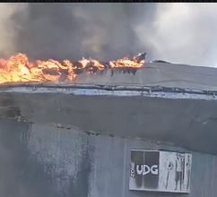 Voraz incendio en antigua tienda de Porlamar