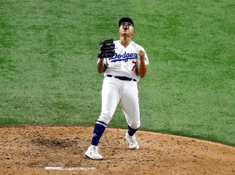 Julio Urías, último en ganar 20 juegos