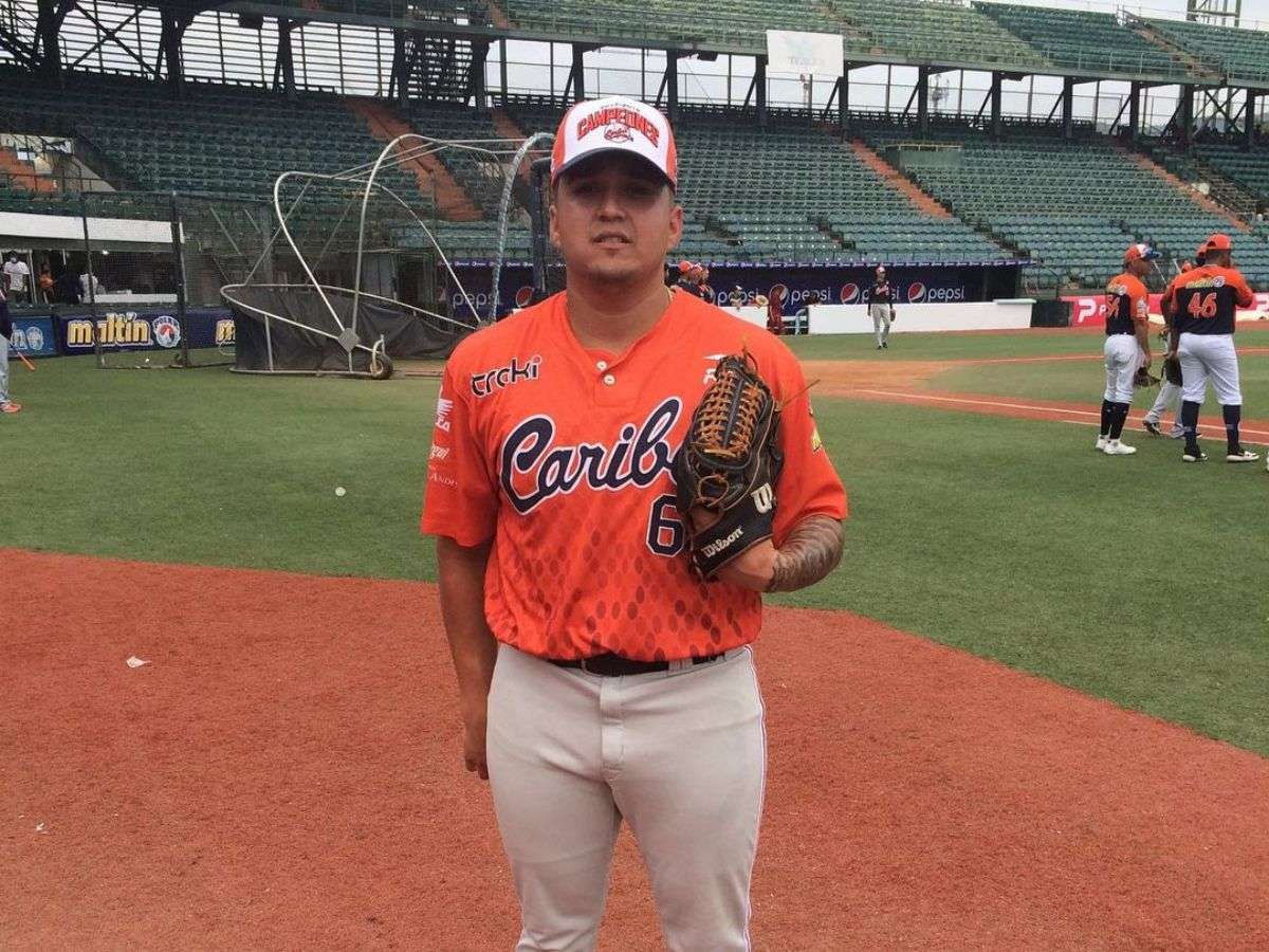 Mauricio Llovera fue cambiado a Tiburones