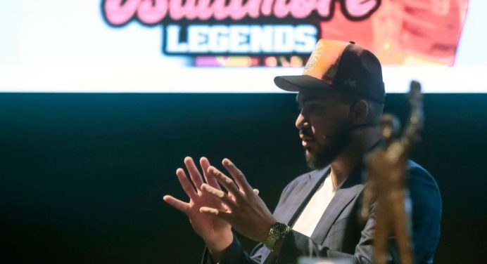 Anthony Santander honrado por recibir el premio Luis Aparicio