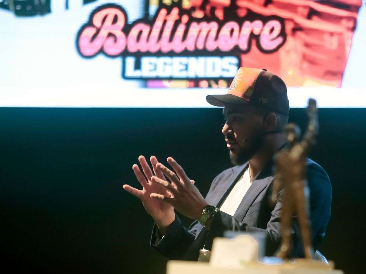 Anthony Santander honrado por recibir el premio Luis Aparicio