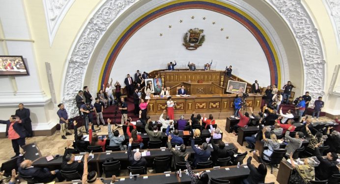 AN de 2020 sanciona reforma de la Ley de las Comunas: voceros podrán ser revocados por conductas «fascistas y neofascistas» 