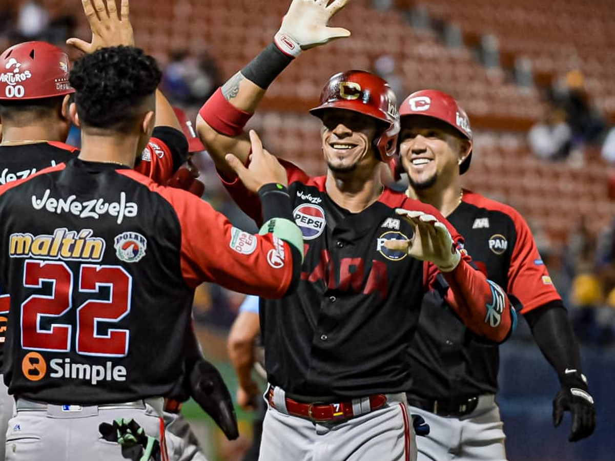 Cardenales vapuleó a Tiburones en casa