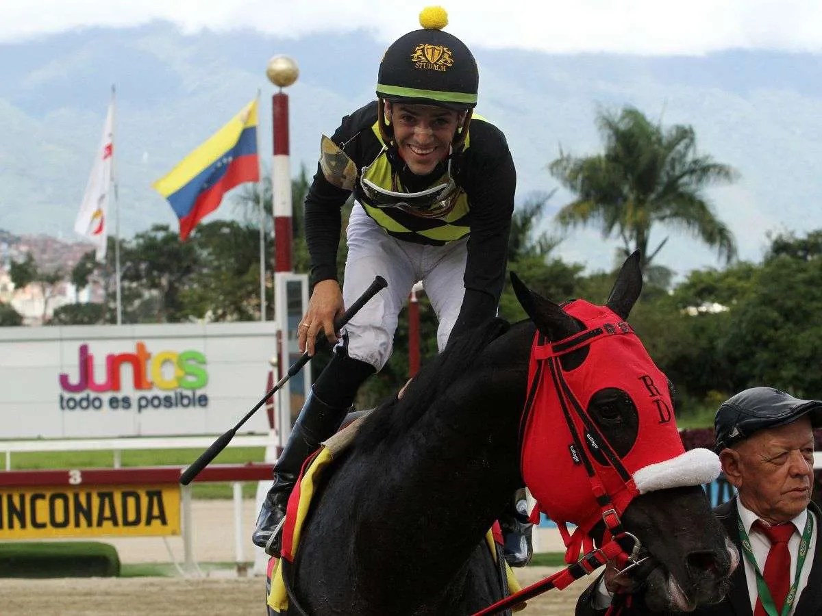 Tres jinetes optan por la estadística de Caracas