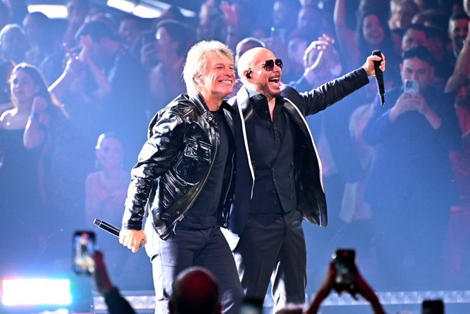 Pitbull y Bon Jovi desataron la fiesta en los Latin Grammy 2024 con el remix “Now or Never”