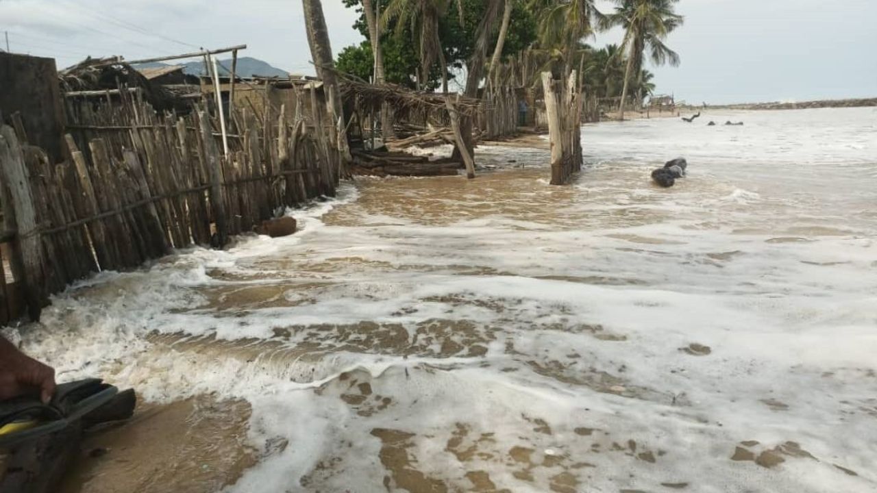 Autoridades evalúan el efecto del mar de leva en Anzoátegui