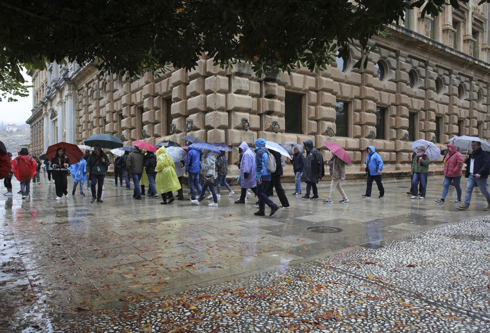 Miles de evacuados, transporte suspendido e inundaciones en otro temporal que azota España