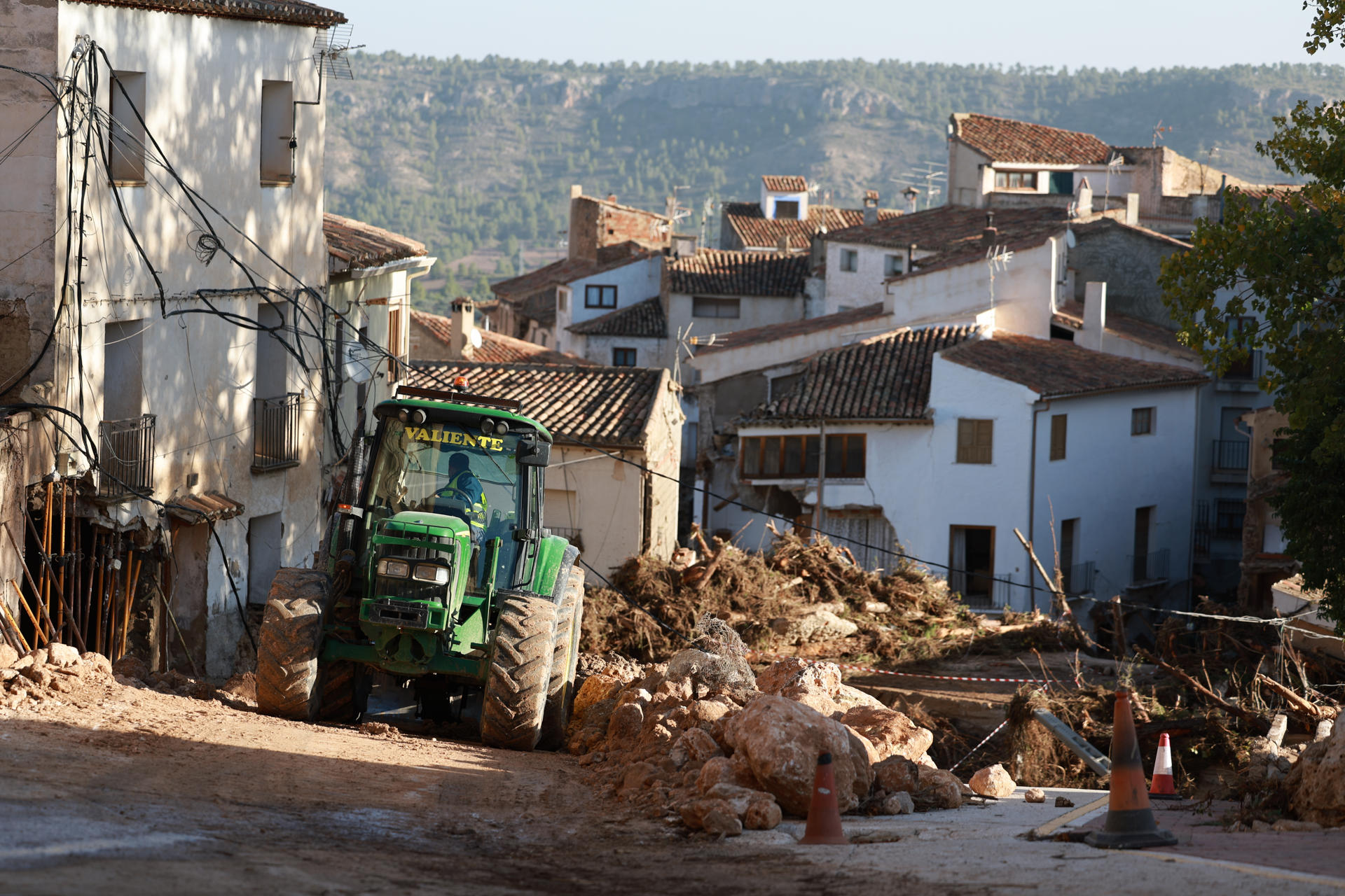 Más de 200 muertos en España por las inundaciones y sigue la búsqueda de desaparecidos