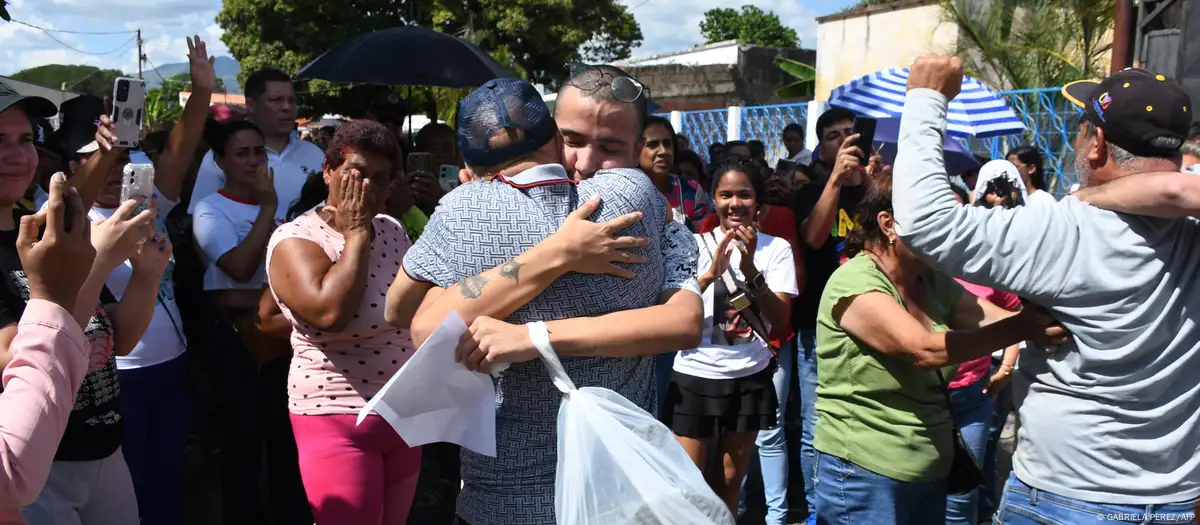 Con excarcelaciones el Gobierno busca sostener su mentira de que ganó el 28 de julio, afirma Rafael Uzcátegui #ConLaLuz