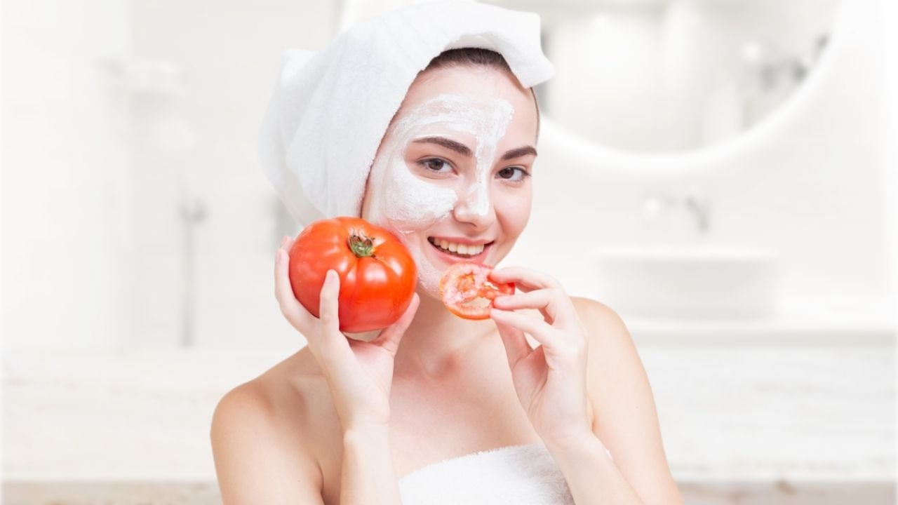 ¿Cómo preparar la mascarilla de jitomate para quitar las arrugas y manchas de la cara?