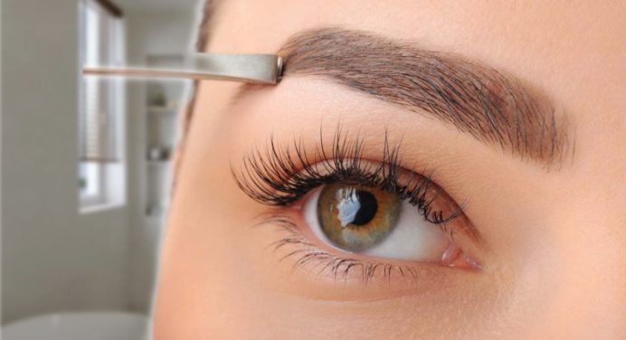¿Cómo usar aceite de coco para darle más volúmen a tus cejas y que se vean muy pobladas?