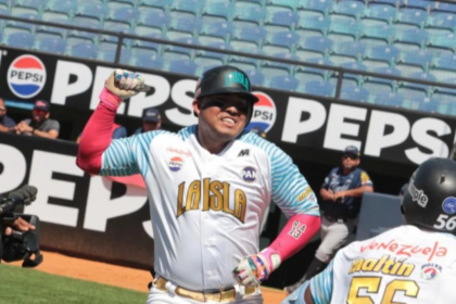 El tercer episodio fue clave para el equipo local. Yordanys Linares abrió el marcador con un sencillo que trajo dos carreras al plato. Rayder Ascanio y Juan Santana contribuyeron con un doble y un triple, respectivamente, para llevar la cuenta 6 por 0 antes del cierre del inning, informó Meridiano.