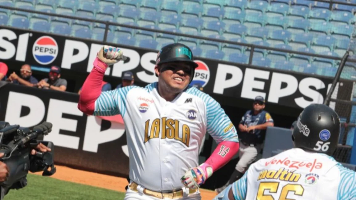 El tercer episodio fue clave para el equipo local. Yordanys Linares abrió el marcador con un sencillo que trajo dos carreras al plato. Rayder Ascanio y Juan Santana contribuyeron con un doble y un triple, respectivamente, para llevar la cuenta 6 por 0 antes del cierre del inning, informó Meridiano.