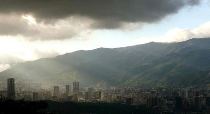 Persiste nubosidad y lluvias en gran parte del país este viernes