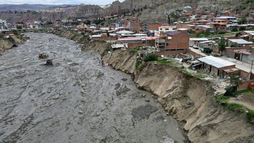 Fuertes lluvias generaron avalancha de lodo en Bolivia