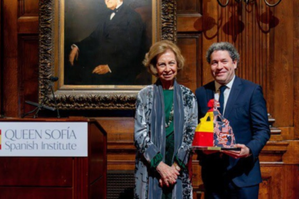 La ceremonia comenzó con un minuto de silencio por las víctimas de las inundaciones en España.