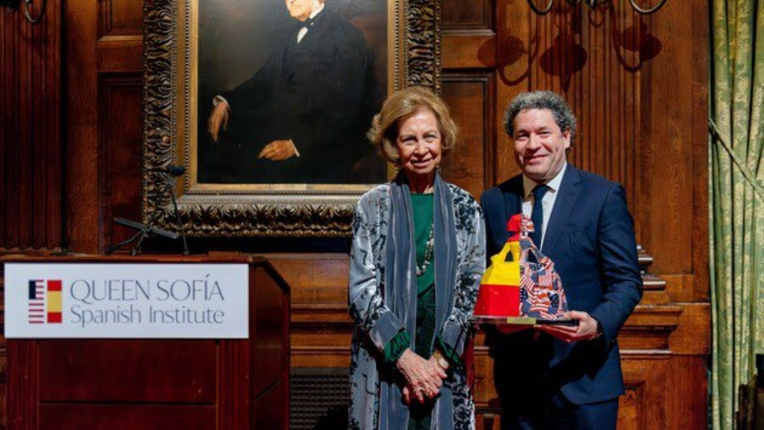 La ceremonia comenzó con un minuto de silencio por las víctimas de las inundaciones en España.