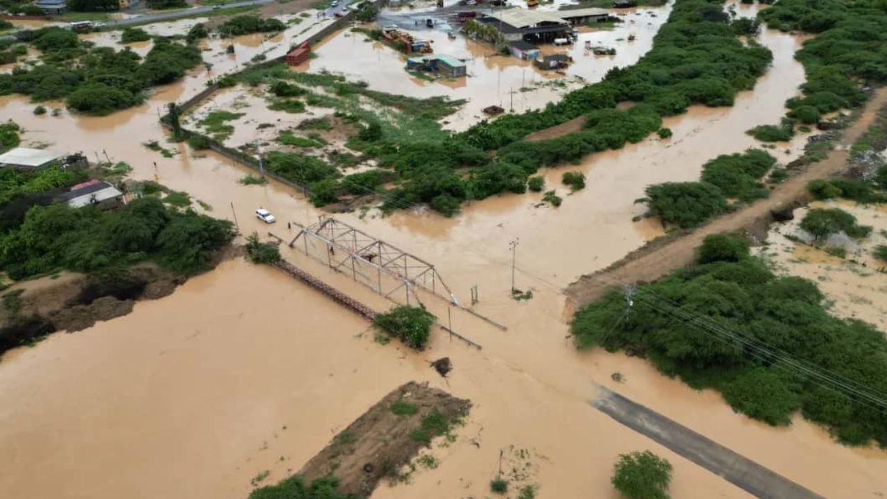 Intensas lluvias afectaron la vialidad en 2 municipios del estado Falcón