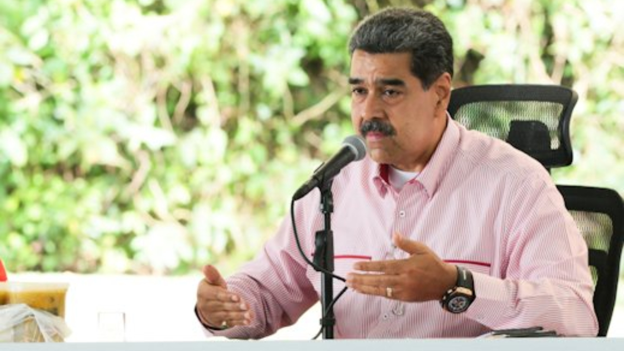 Presidente Maduro firma ley que ordena 30 años de cárcel para promotores de sanciones