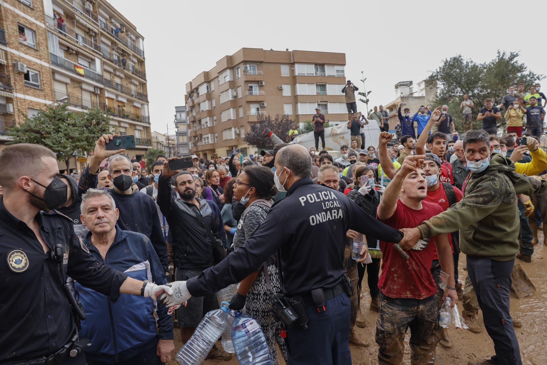 Sánchez ante protestas: “No nos vamos a desviar pese a lo que pueda suceder con algunos violentos absolutamente marginales”