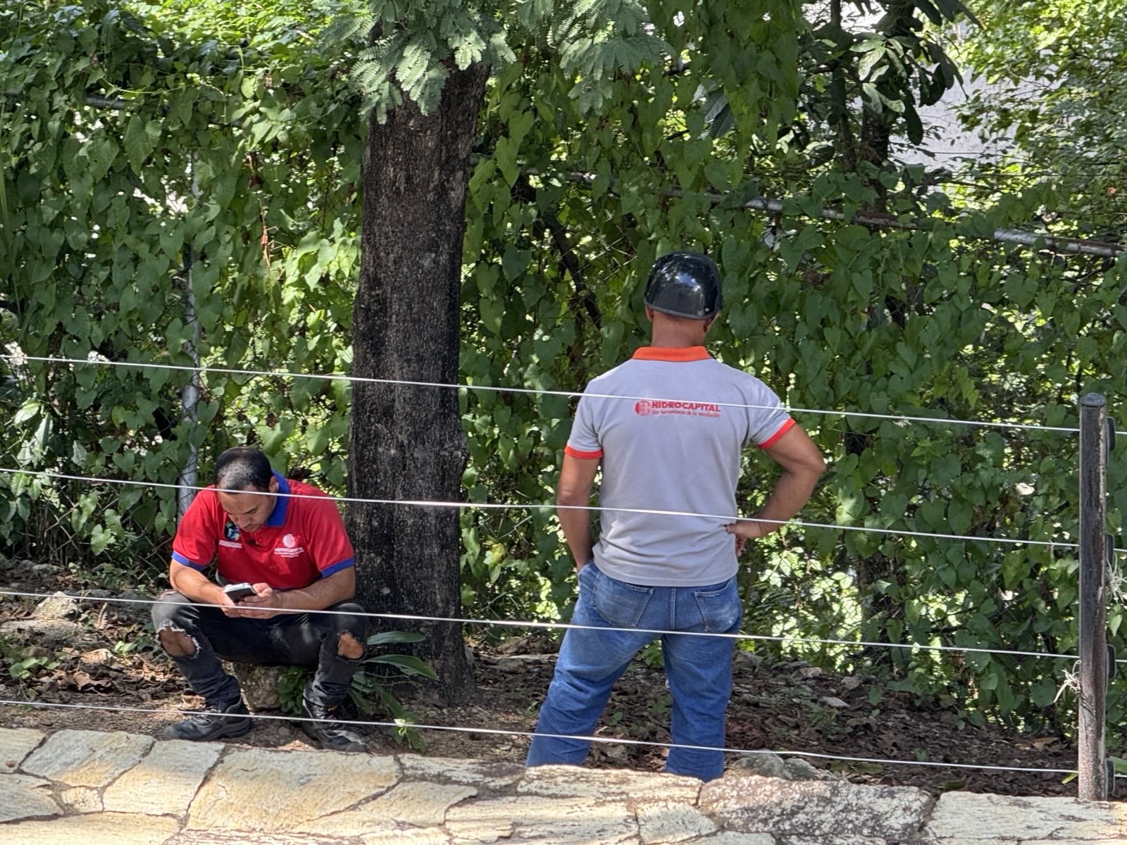 Sin electricidad y sin agua: así se mantienen refugiados en embajada argentina