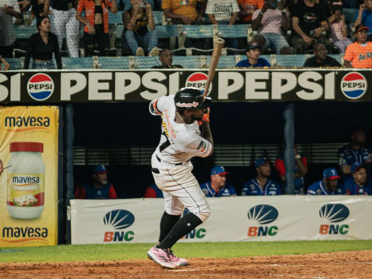 Osleivis Basabe lleva a las Águilas a los playoffs