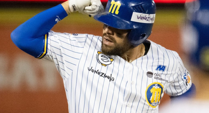 Renato Núñez hace historia con jonrón ganador para Magallanes