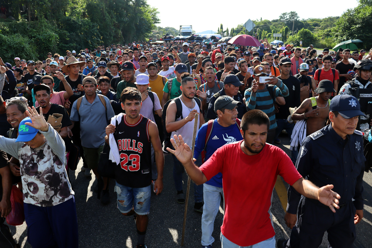 Venezolanos solicitan apoyo de Trump para detener caravanas en México