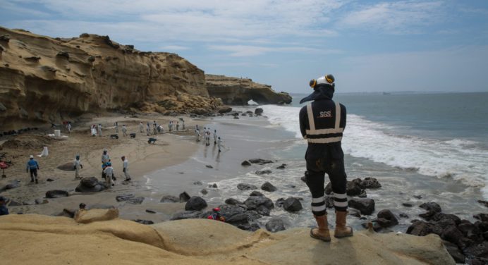 Emergencia ambiental en Perú por derrame de petróleo: una crisis sin precedentes.