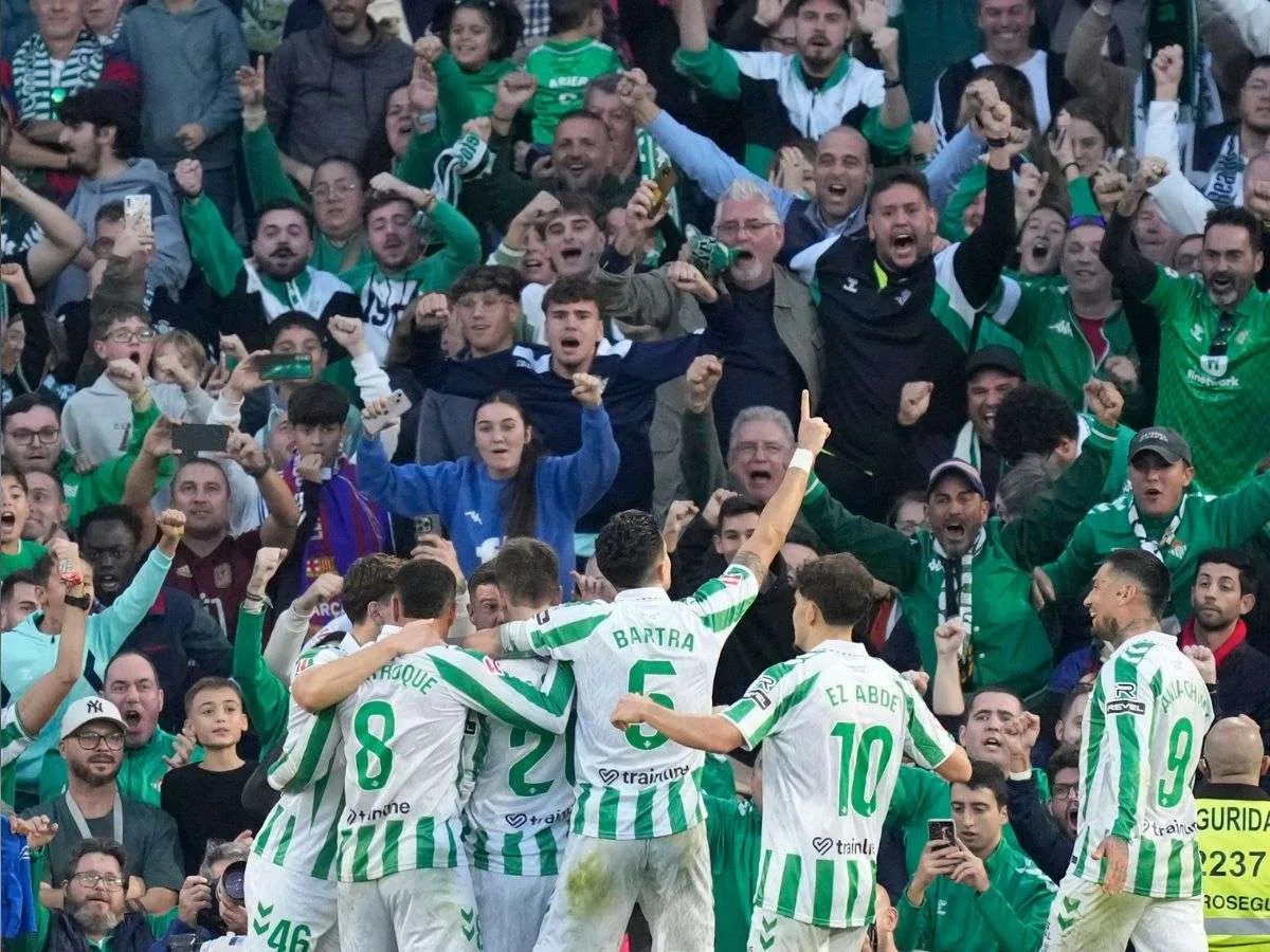 Betis logra empate clave contra Barcelona