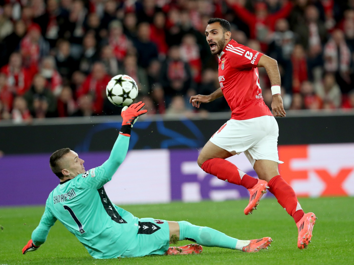 Benfica arrasa y se apodera del liderato en la Liga de Portugal