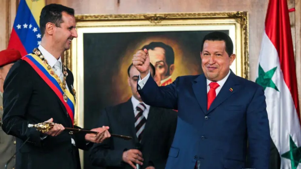 Honor con historia: Chávez entrega espada de Bolívar a Assad