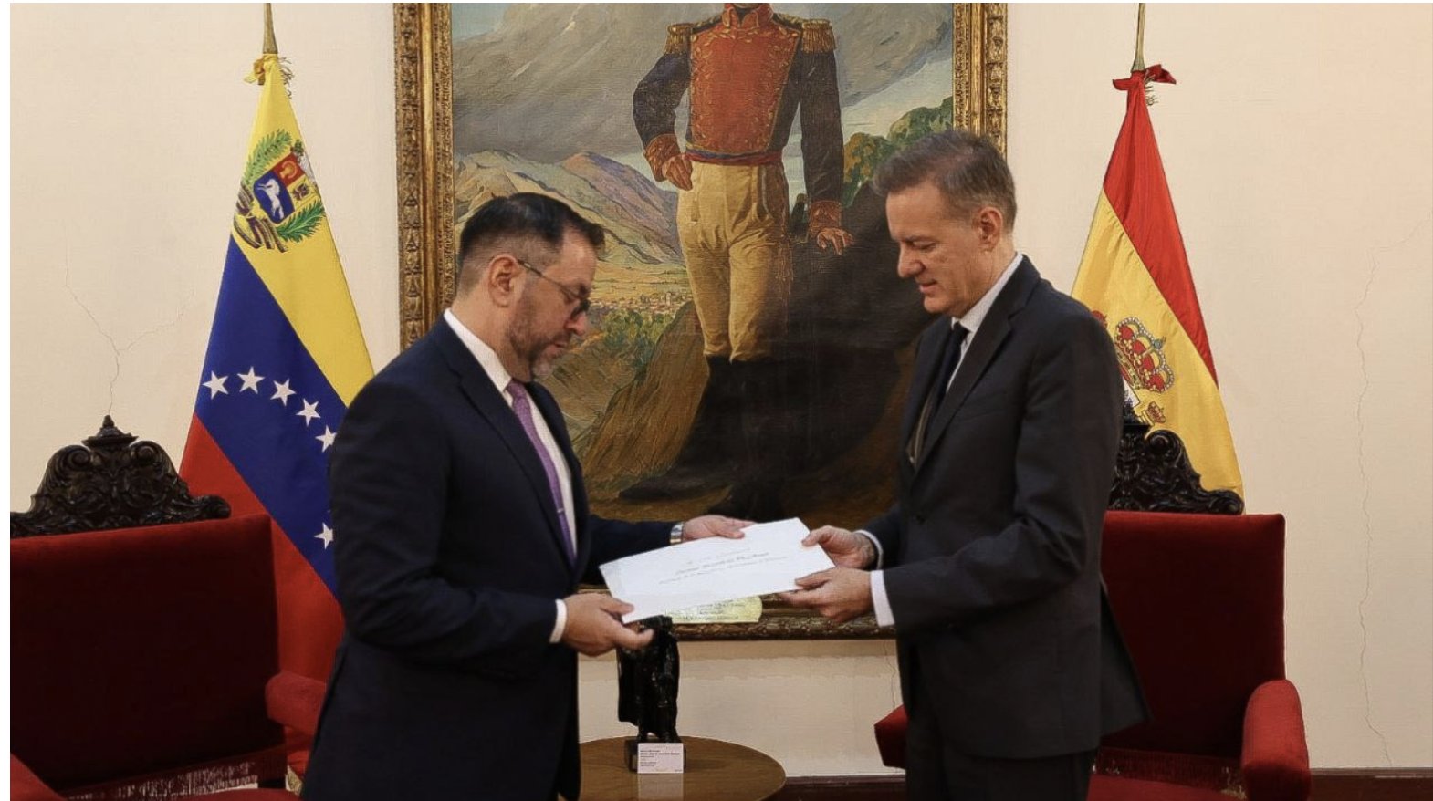 Nuevo embajador de España en Venezuela presenta credenciales ante el canciller Yván Gil: fortaleciendo la relación diplomática entre ambos países.