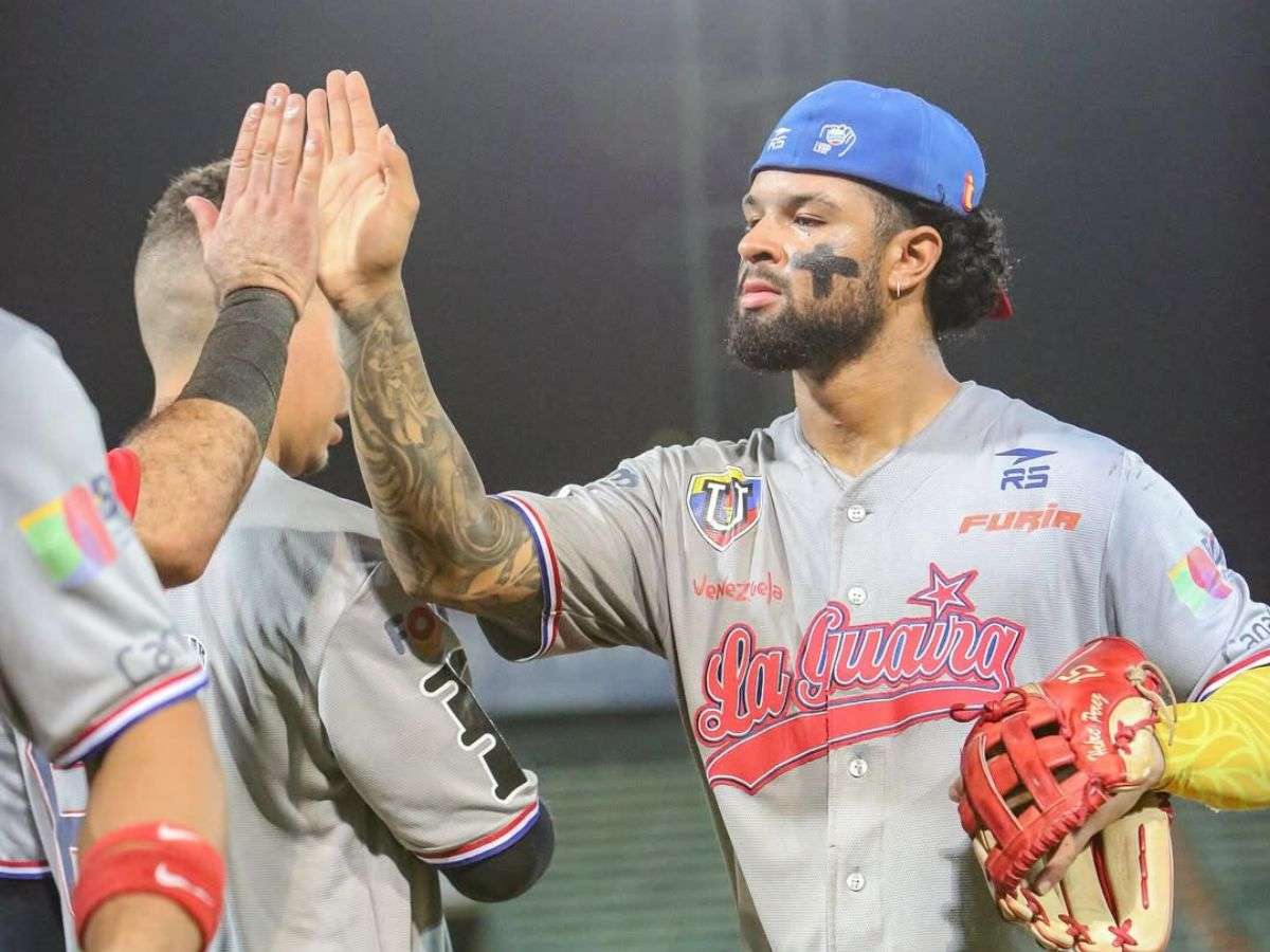 Tiburones vapuleó a Caribes en entradas extras