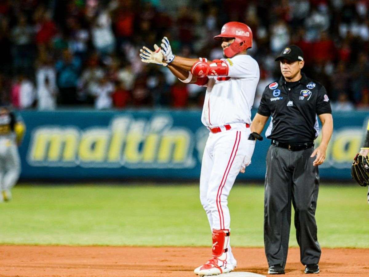 Palacios y Sánchez arrasan con el pitcheo de Leones