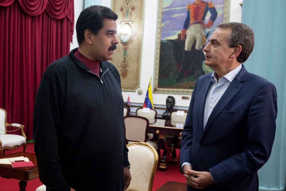 Zapatero niega haber buscado destino para Maduro tras elecciones