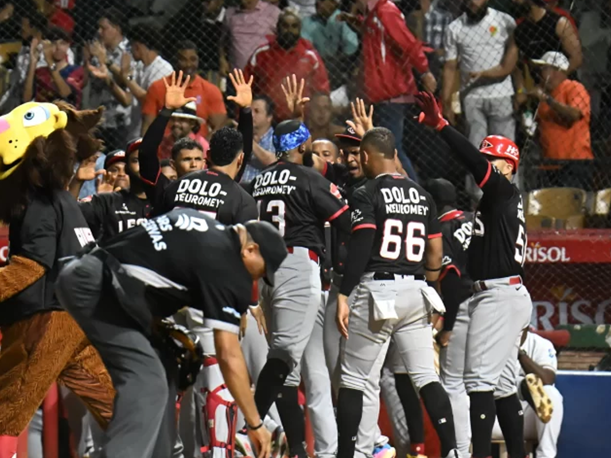 El Escogido lucha por un boleto a playoffs en LIDOM