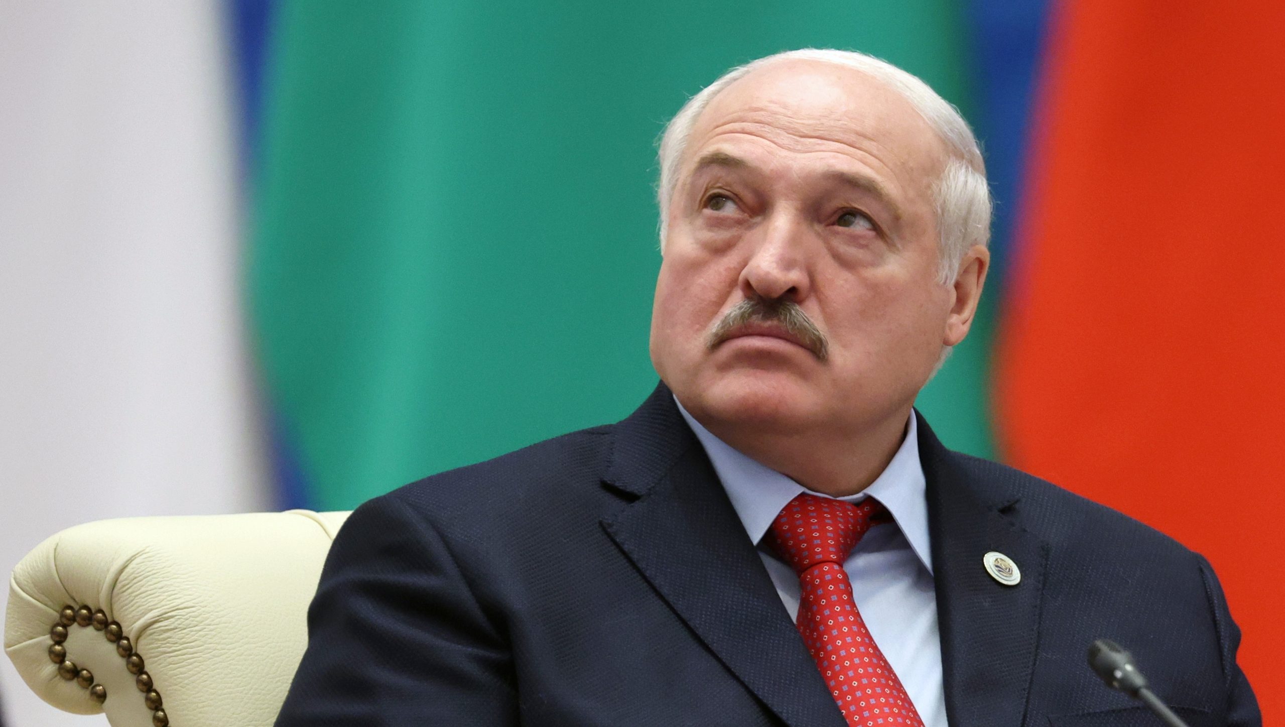 Lukashenko indulta a presos políticos antes de las elecciones en Bielorrusia: un gesto de reconciliación.