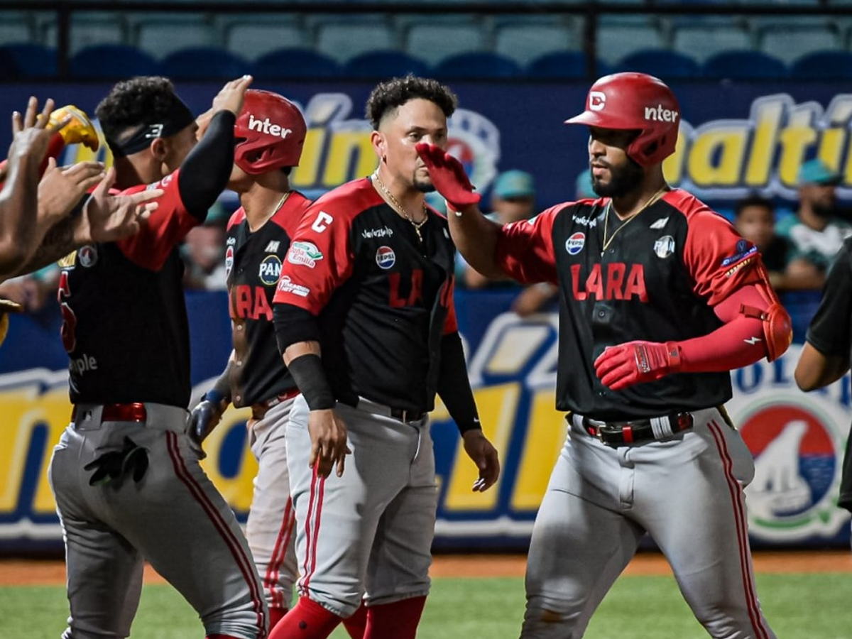 Cardenales vuela alto en casa y derrota a las Águilas