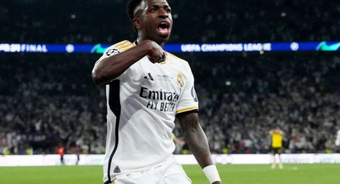 Vinicius Jr. es nombrado Jugador del Año en los premios Globe Soccer