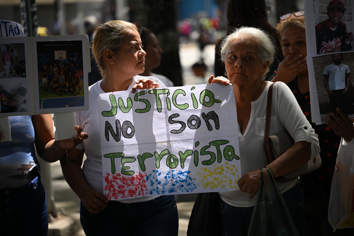 Venezolanos celebran liberación de adolescentes