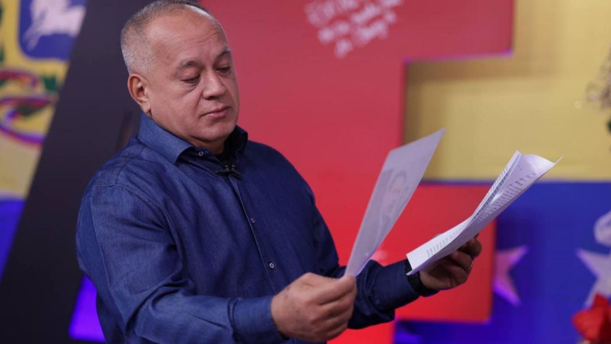 Cabello dice que es “una farsa” el asedio a la embajada argentina