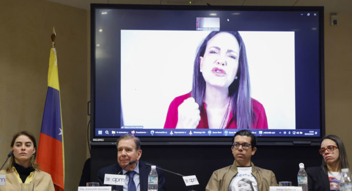 Machado solicita apoyo global para la transición