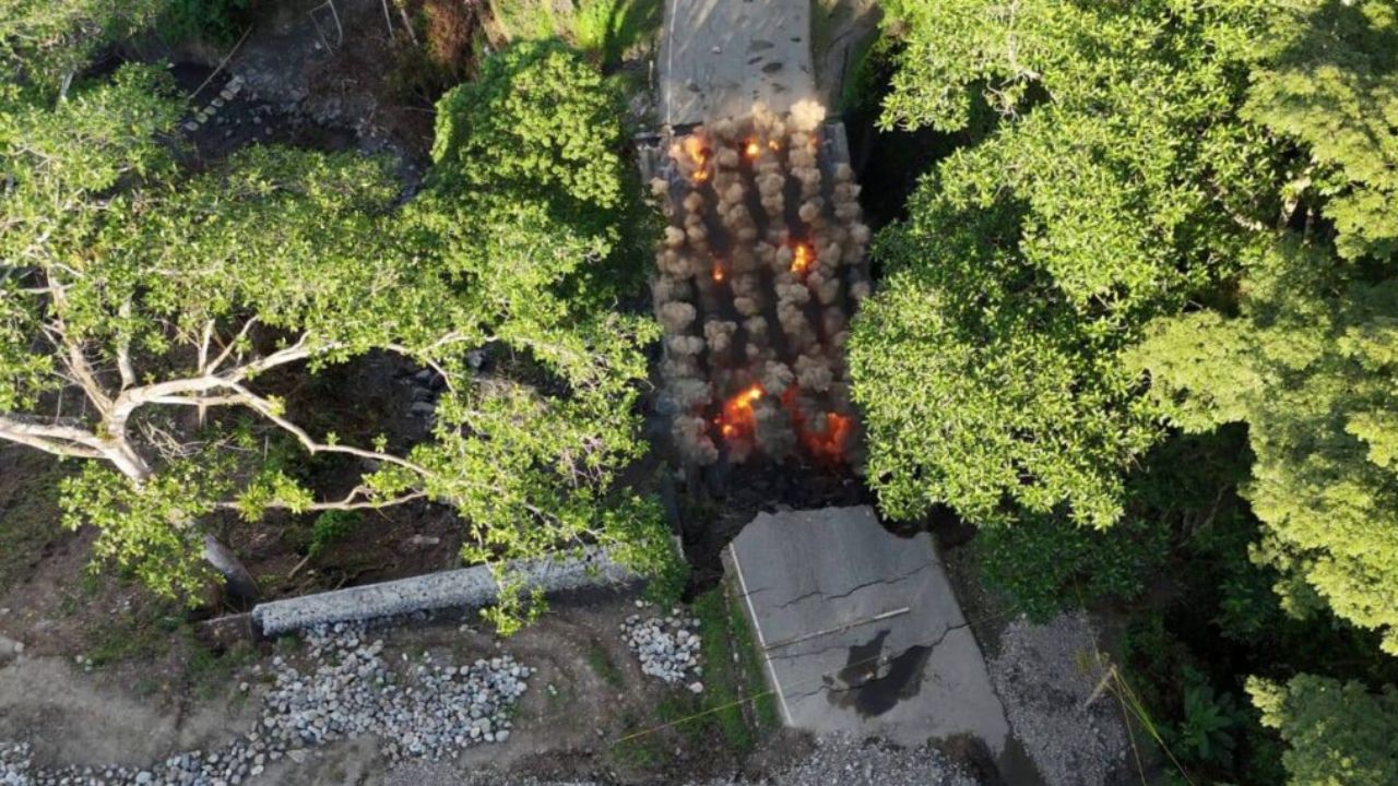 Demolición controlada del puente El Bongo en Portuguesa para su reconstrucción