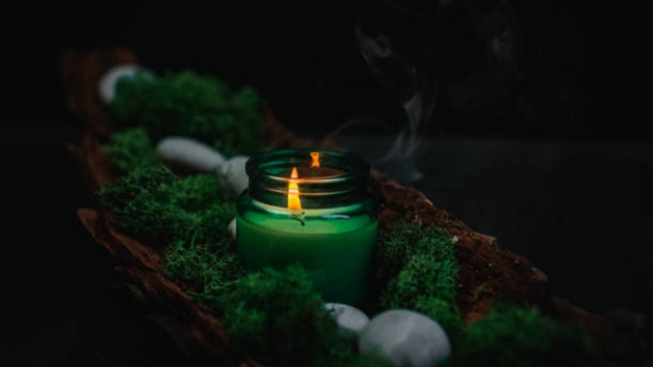 Ritual de la vela verde: activa la abundancia en tu vida