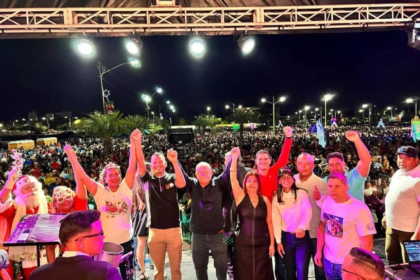 Encendieron las luces navideñas en el renovado Parque Bicentenario